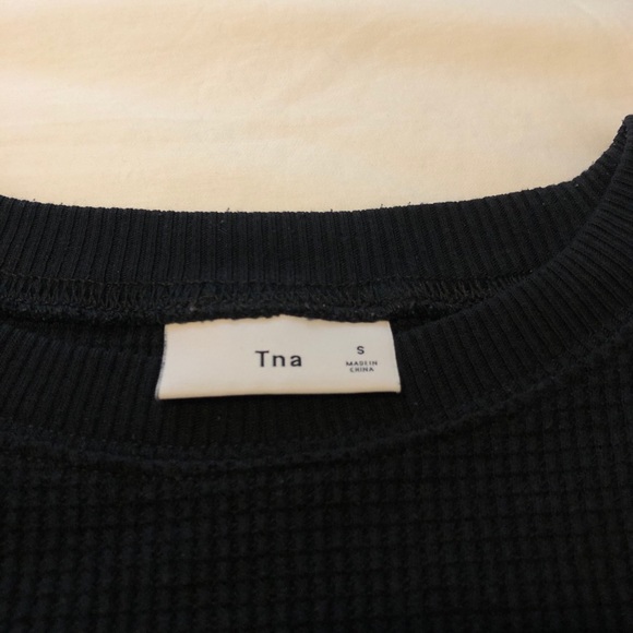 aritzia black longsleeve - Picture 3 of 4